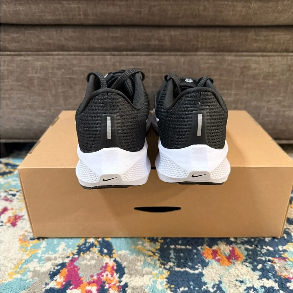 Size 9 - Nike Women’s Air Zoom Pegasus 40 “Black White”